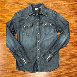 Levi’s classic western denim Pearl snap shirt size large EUC